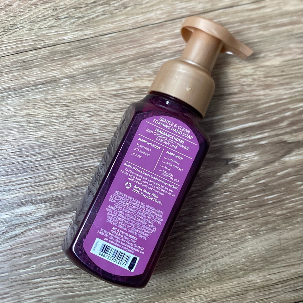 Bath & Body Works Winterberry Ice Foaming Hand Soap 8.75 fl oz - Picture 3 of 4
